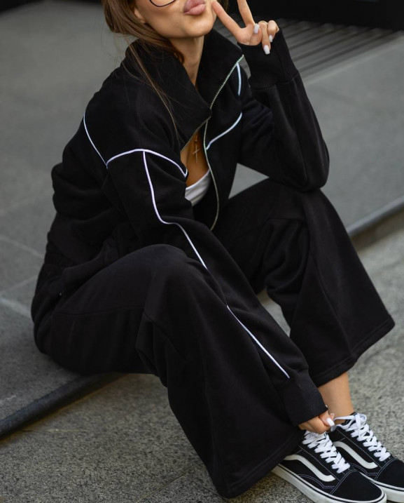 55 Костюм із трьохнитки з кантом